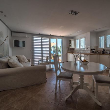 The Infinity 180 Luxury Suites Milia Ngoại thất bức ảnh