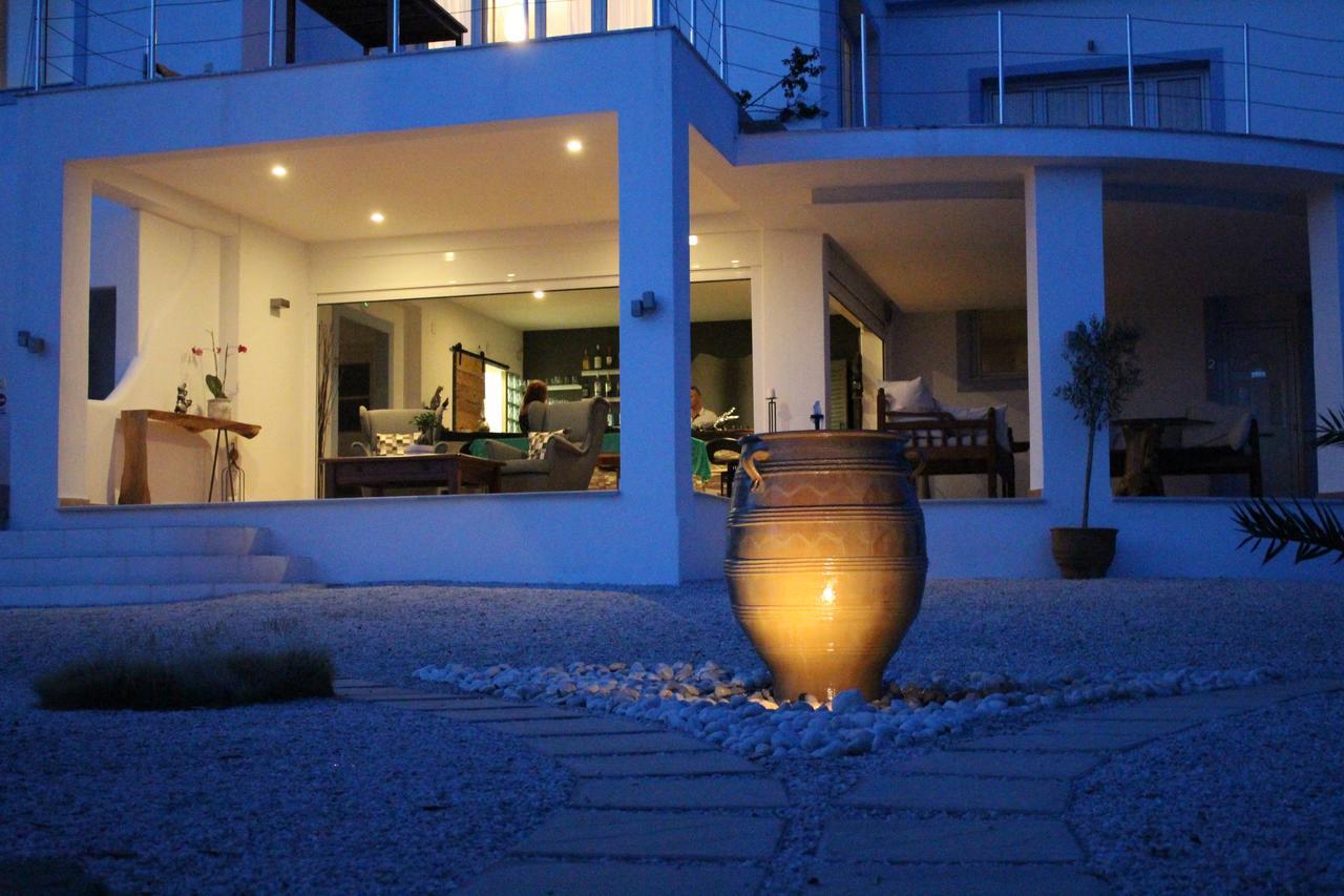 The Infinity 180 Luxury Suites Milia Ngoại thất bức ảnh